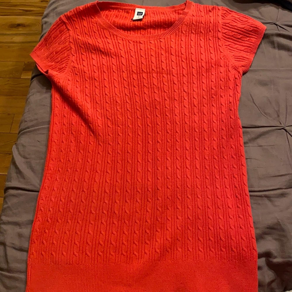 Women’s Gap shirt